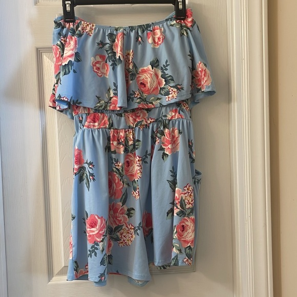 Adorable romper with pockets - Picture 2 of 3